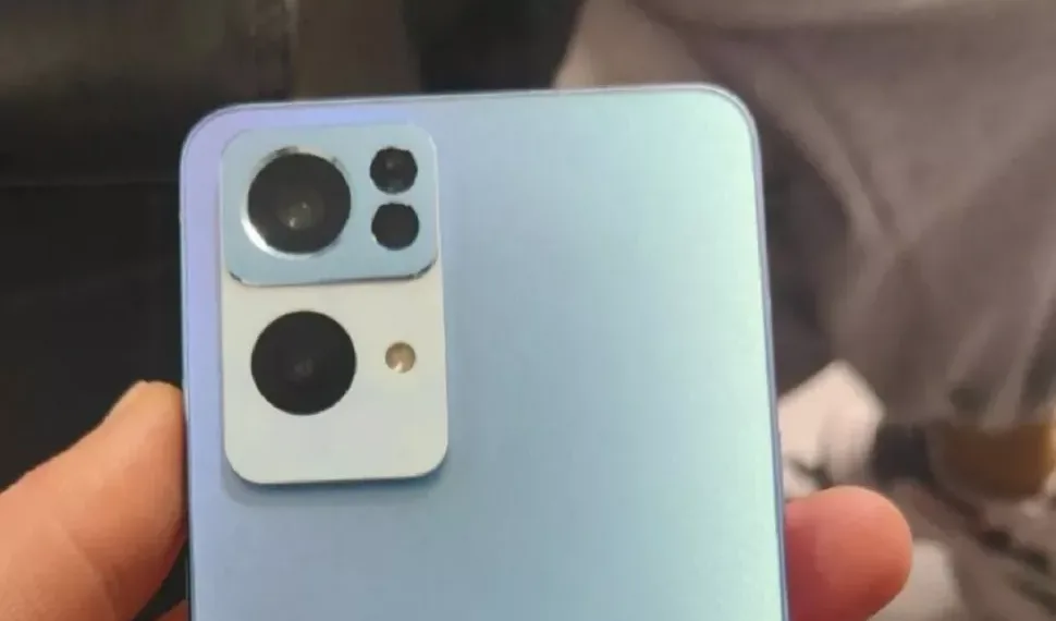 Oppo Reno 7 live photo surfaced online with quad camera setup
