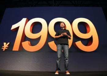 Xiaomi founder Lei Jun answers questions with respect to the Xiaomi 12, EVs, surge chips, and more