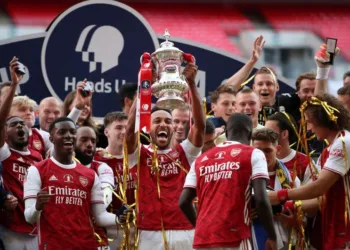 credits - uk.sports.yahoo.com