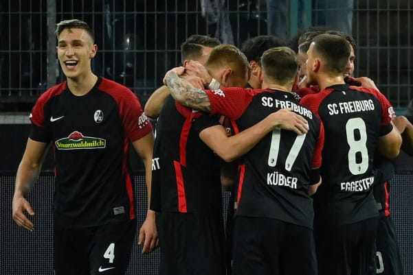 freiburg History is being made! At Gladbach, Freiburg scores SIX goals in the first half
