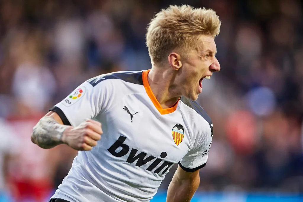 2338051 Daniel Wass absent from Valencia training ahead of his transfer to Atletico Madrid