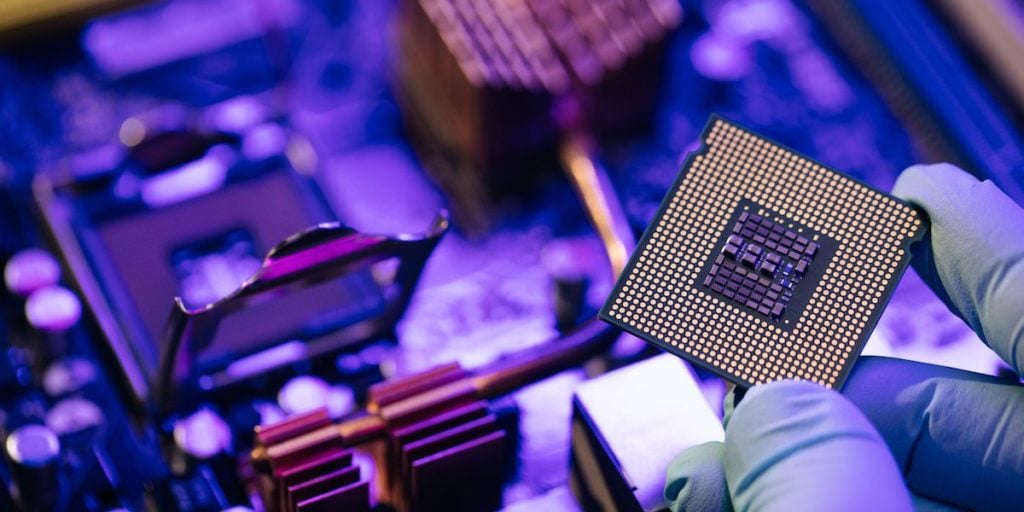 Intel Abandons Monolithic Dies Follows AMD on Chiplet Journey