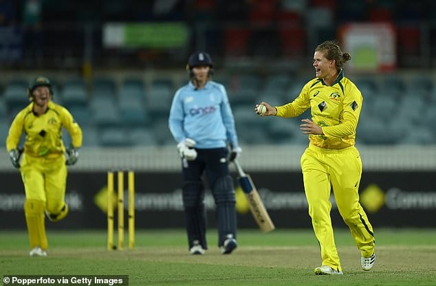 53722979 10471979 image a 17 1643883971181 Australia defeated England and retained Women's Ashes after winning first ODI