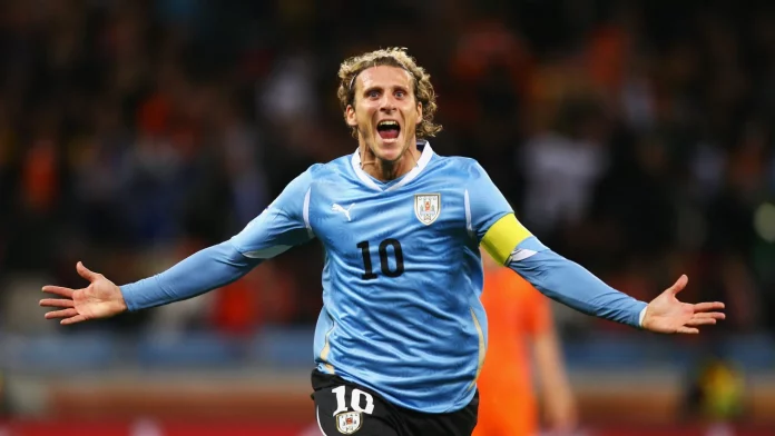Diego Forlan, a cult star of Manchester United comes out of retirement at the age of 42