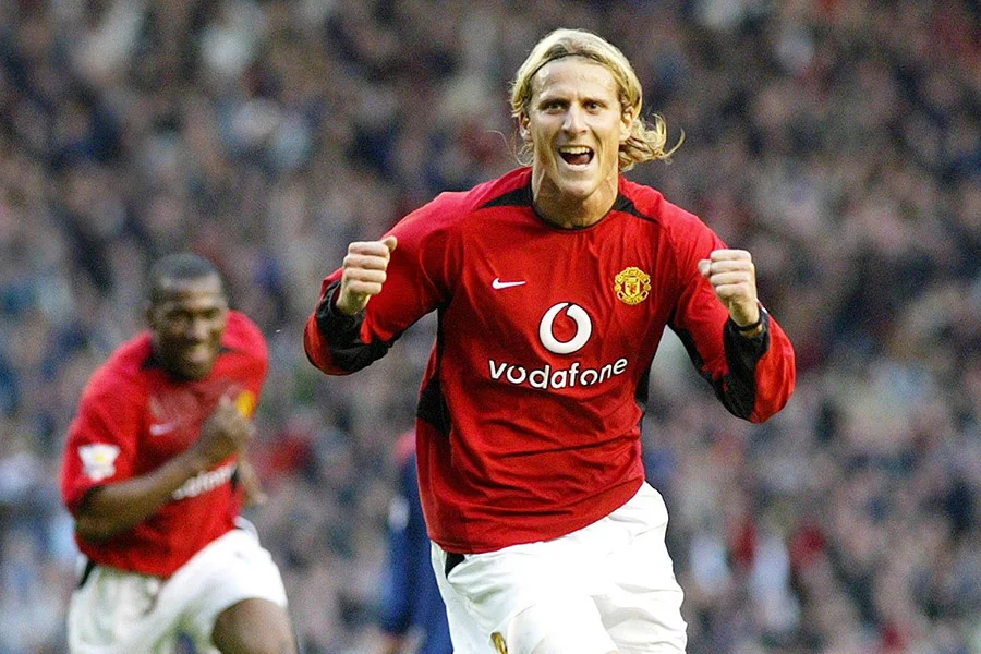 R Diego Forlan comes out of retirement at the age of 42