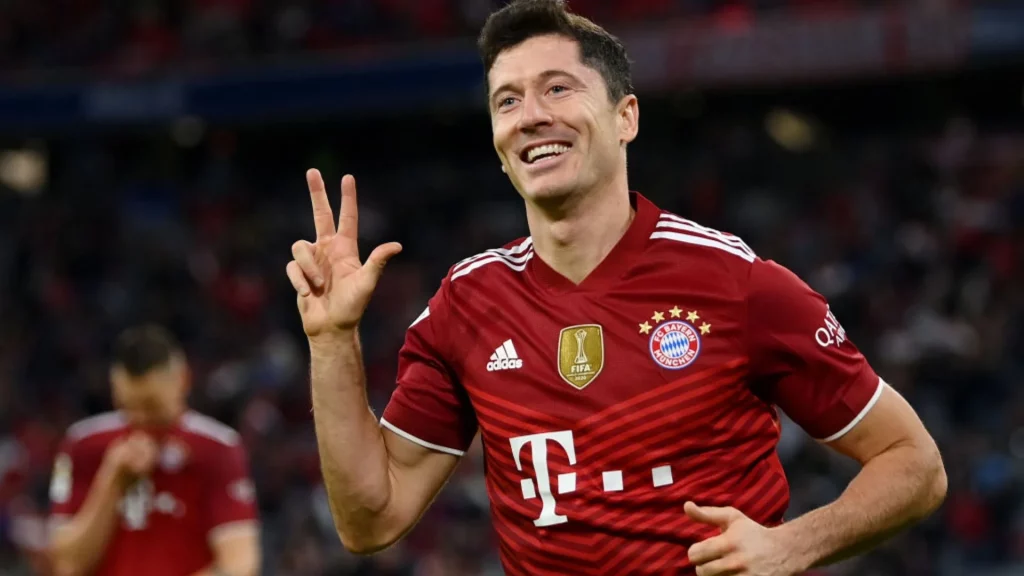 Robert Lewandowski 1 Top 5 football players who signed for their rival clubs