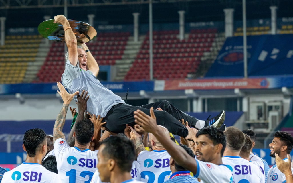 Owen Coyle lifted in air by players as he picks the shield ISL: Owen Coyle officially announces today that he won't be managing Jamshedpur FC next season
