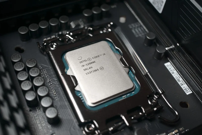 intel core i9 12900k transistors installed Intel Core i9-12900KS 5.5 GHz CPU beats AMD’s Ryzen 9 5950X in both Single and & Multi-Threaded Performance