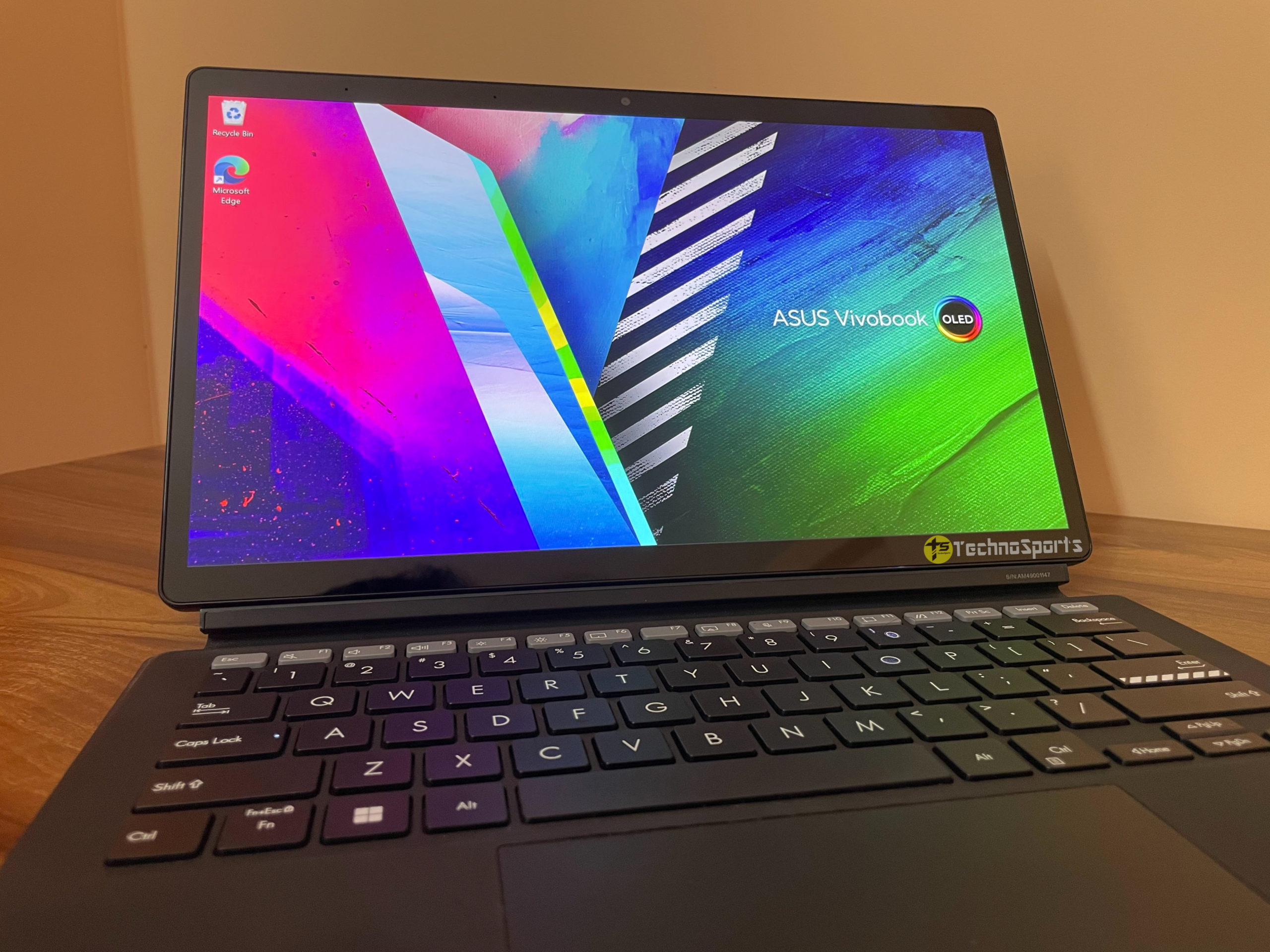 ASUS Vivobook 13 Slate OLED is promising, limited by the performance