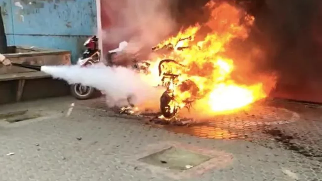 Probe Finds: E-scooter caught fire in India was most likely caused by faulty battery cells and modules