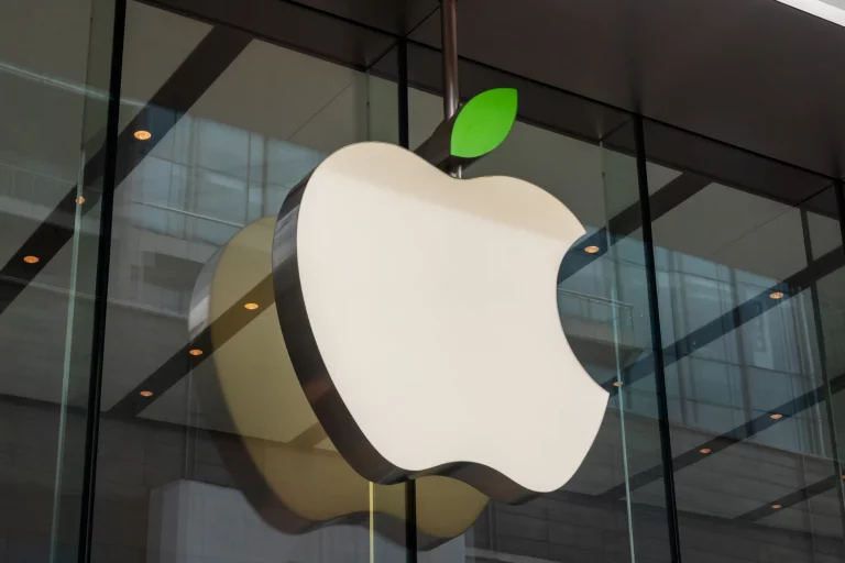 Apple Boosting Retail and Corporate Pay by 10% in the U.S due to Inflation