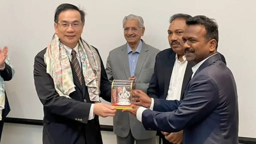 Foxconn meets with a delegation from Maharashtra and considers investing in consumer electronics