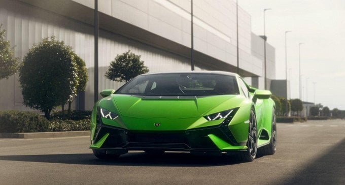 Apple hires Lamborghini exec for its car