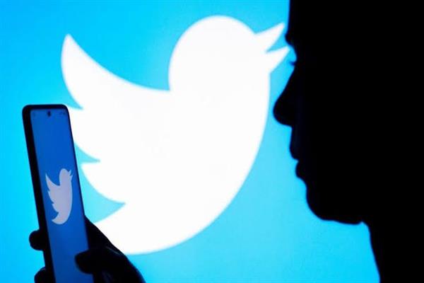Twitter tests new feature to add multiple media types to a single tweet