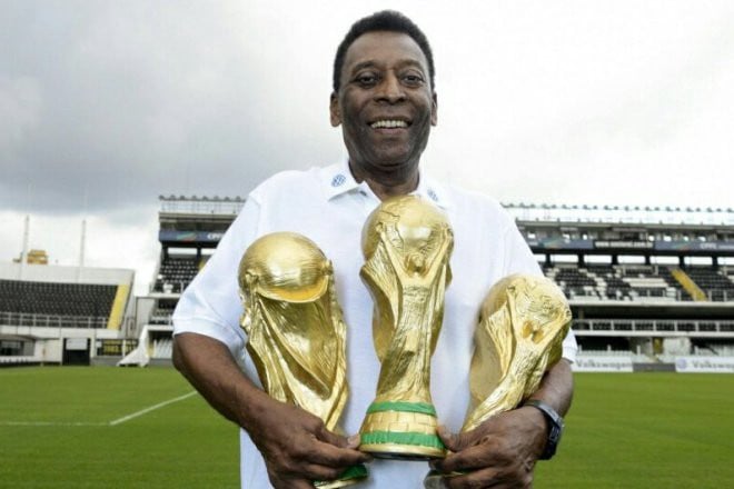 Pele stable after being hospitalised for cancer treatment