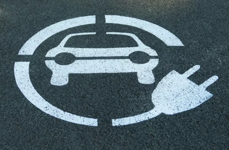 Electric Vehicles: France will soon be allow its Citizen to lease electric vehicles at $100 per month