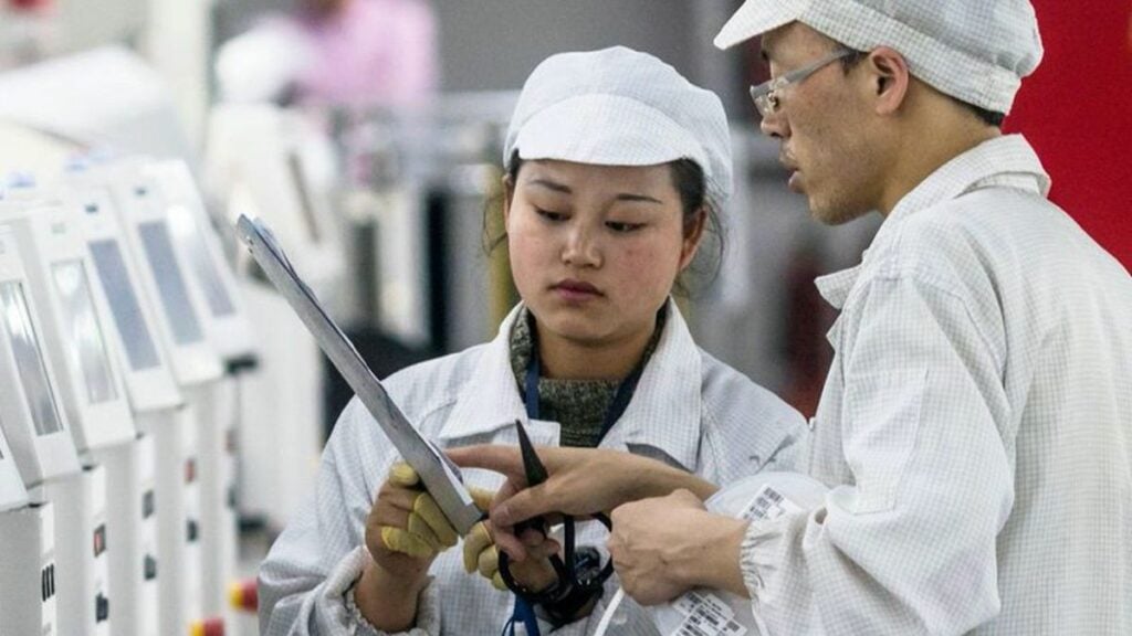 Apple supplier Foxconn quadruples bonuses for workers affected by the China COVID lockdown