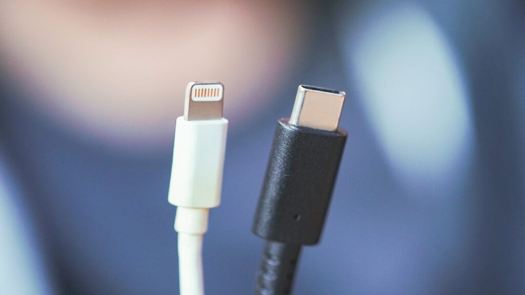 Apple iPhone 15 Pro Rumored to Feature Thunderbolt Port
