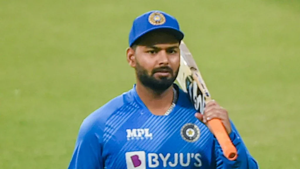 1672382384591 rishabh pant 7 Rishabh Pant's car accident: No serious injuries occurred, BCCI is in touch with his family doctors