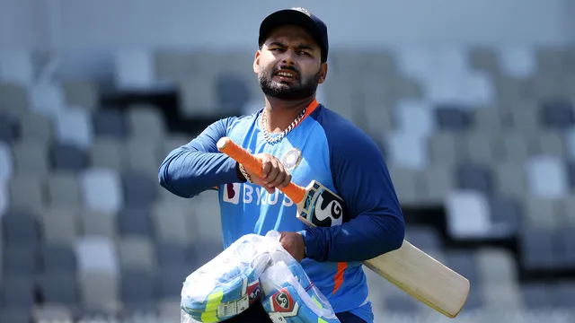 Rishabh Pant Rishabh Pant's car accident: No serious injuries occurred, BCCI is in touch with his family doctors