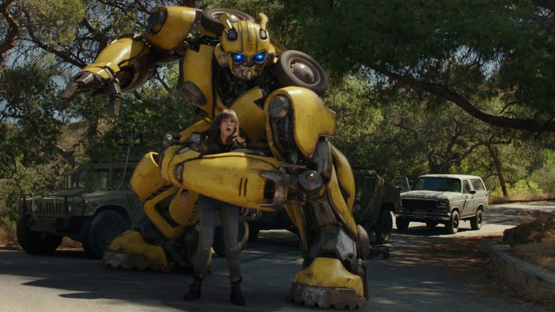 trans3 Transformers: Rise of the Beasts: In the trailer, Transformers collaborate with Maximals and the Predacons for the CCXP Predacons