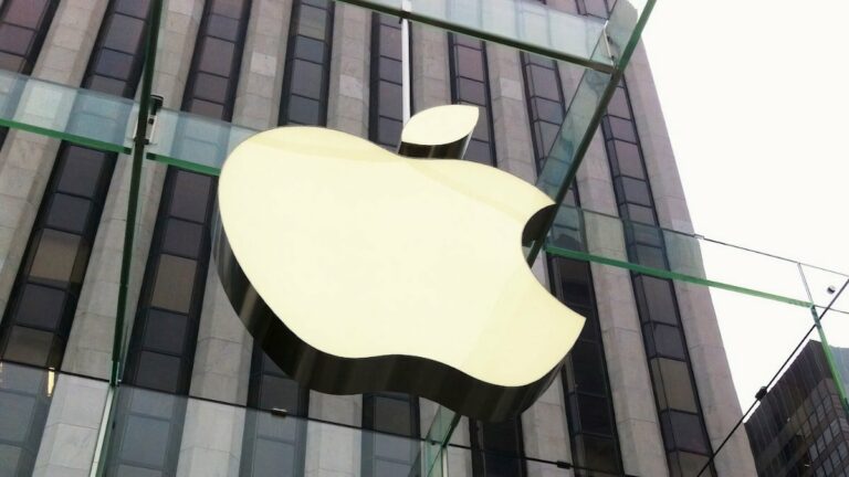 Apple starts un-announced lay-offs of its non-seasonal retail sector employees