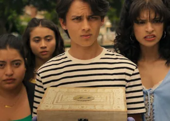 via- https://www.netflix.com/tudum/articles/freeridge-season-1-photos-creator-interview