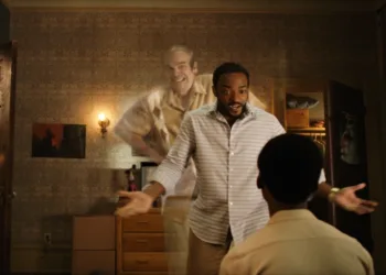 via- https://www.comingsoon.net/movies/trailers/1263348-we-have-a-ghost-trailer