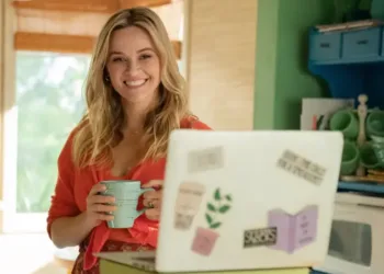 via-https://www.insider.com/reese-witherspoon-ashton-kutcher-jesse-williams-your-place-or-mine-trailer-2023-1