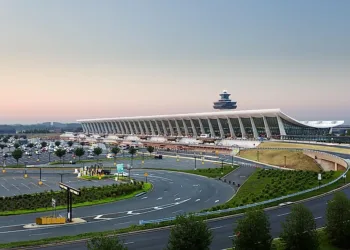 via- https://www.worldatlas.com/articles/10-biggest-airports-in-the-united-states.html
