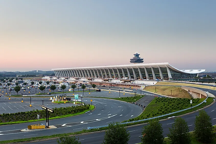 via- https://www.worldatlas.com/articles/10-biggest-airports-in-the-united-states.html