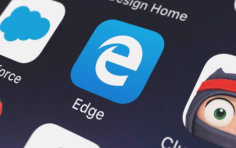 Microsoft Edge is desperately trying to  keep you to its self