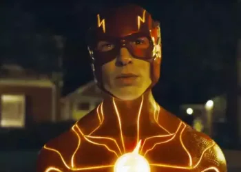 via- https://www.filmfare.com/news/bollywood/new-the-flash-trailer-hints-at-ben-affleck-and-michael-keatons-batman-56922.html