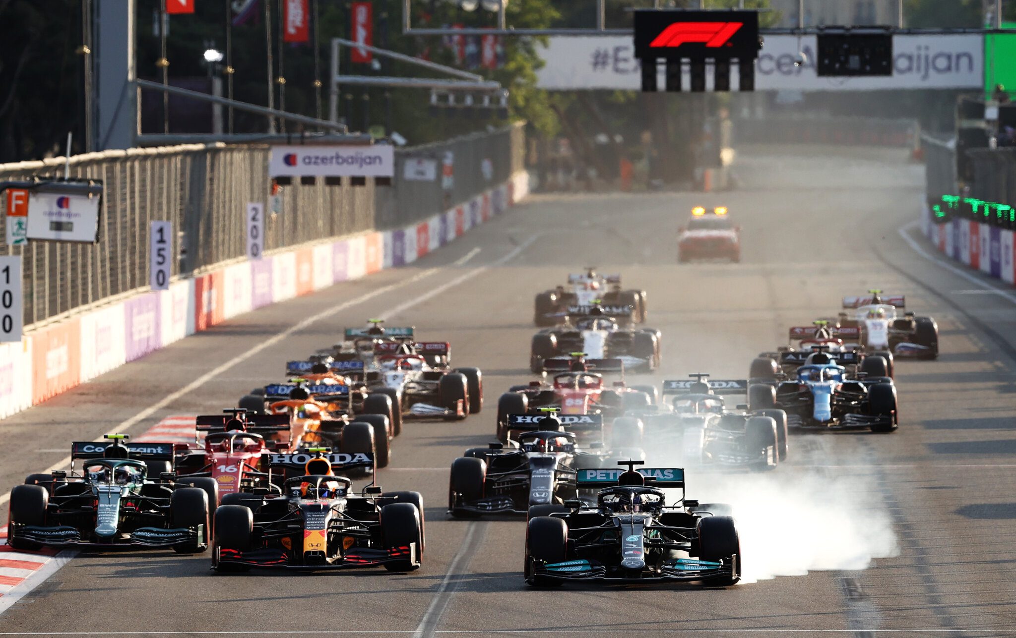 via- https://www.nytimes.com/2021/07/16/sports/autoracing/drive-to-survive-netflix-formula-one.html