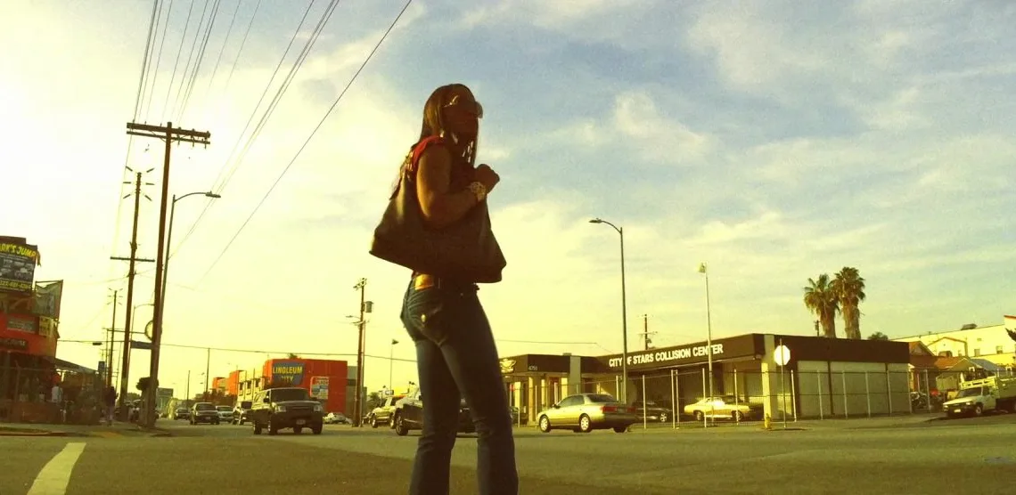 via- https://film-grab.com/2020/01/15/tangerine/