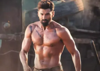 via- https://newindian.in/web-stories/aditya-roy-kapoor-mrunal-thakurs-gumrah-teaser-out-details-inside/