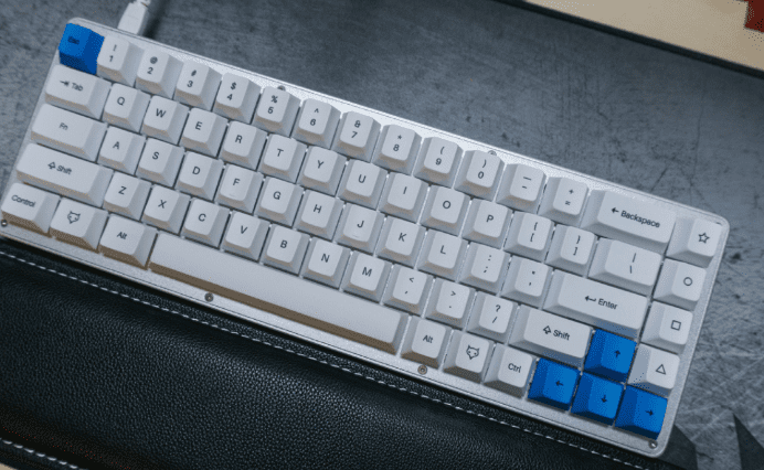 2 17 The WhiteFox Eclipse, a Mechanical Keyboard with a Magnetic Gasket