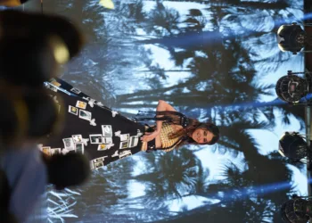 Vikram Phadnis Steals the show at Bollywood Hungama Style Icon Awards