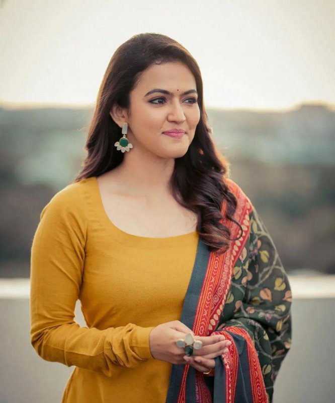 a7 Gorgeous Aparna Das Age, Height, Bio, Net Worth, Career, Income, and Family in 2024