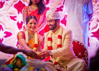via- https://www.weddingsutra.com/celebrity-weddings/celeb-weddings/dinesh-karthik-and-dipika-pallikal/