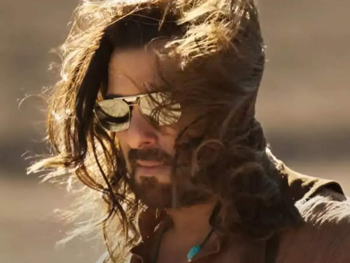 via- https://m.economictimes.com/news/new-updates/kisi-ka-bhai-kisi-ki-jaan-teaser-of-salman-khans-film-to-release-on-big-screens-along-with-shah-rukh-khans-pathaan/articleshow/97257290.cms