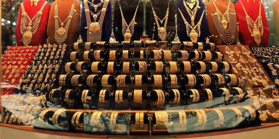 via- https://www.livemint.com/market/stock-market-news/gold-rate-today-under-pressure-on-strong-us-dollar-fed-rate-hike-speculation-11681103594770.html