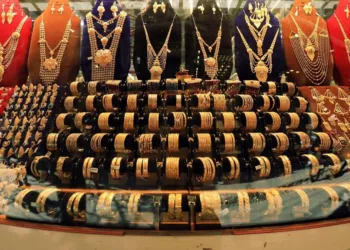 via- https://www.livemint.com/market/stock-market-news/gold-rate-today-under-pressure-on-strong-us-dollar-fed-rate-hike-speculation-11681103594770.html