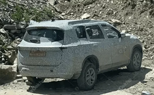 Tata Safari Facelift Interior Spied Undisguised – A Touchscreen Marvel with No Physical Buttons