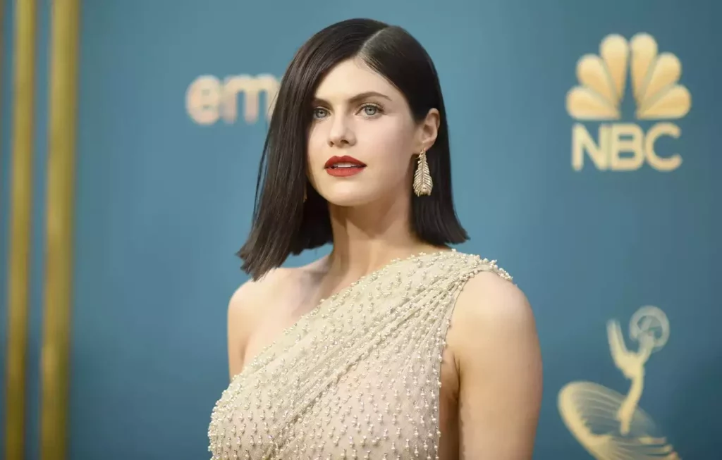 exa2 Gorgeous Alexandra Daddario Age, Height, Bio, Income, Net Worth, and Family in 2024 