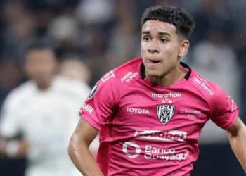 Kendry Paez, Chelsea Prodigy, Earning Senior Debut for Ecuador at 16, Breaks Diego Maradona's Record, Image via Goal