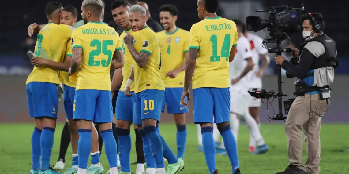 FILE PHOTO: Soccer Football - Copa America 2021 - Semi Final - Brazil v Peru - Estadio Nilton Santos, Rio de Janeiro, Brazil - July 5, 2021 Brazil's Neymar celebrates after the match with teammates REUTERS/Amanda Perobelli