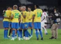 FILE PHOTO: Soccer Football - Copa America 2021 - Semi Final - Brazil v Peru - Estadio Nilton Santos, Rio de Janeiro, Brazil - July 5, 2021 Brazil's Neymar celebrates after the match with teammates REUTERS/Amanda Perobelli