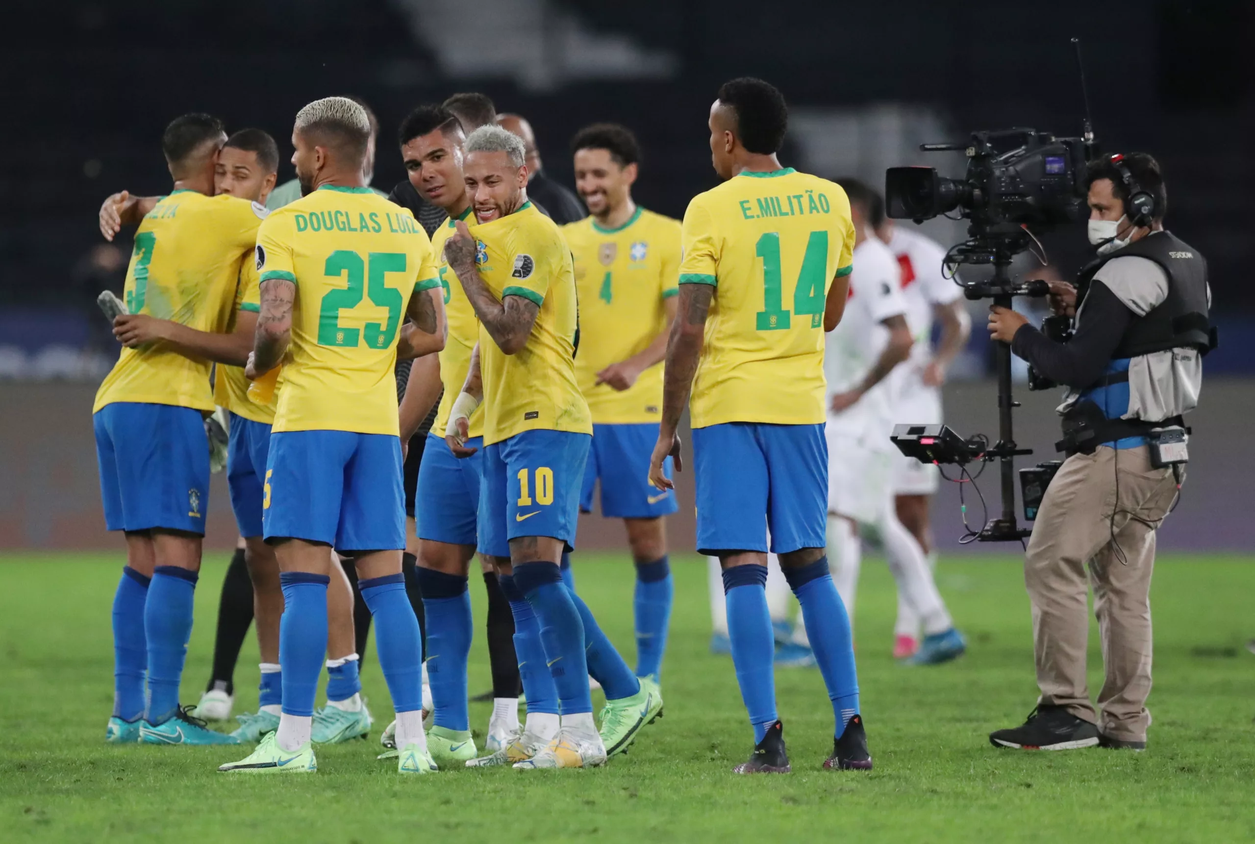 FILE PHOTO: Soccer Football - Copa America 2021 - Semi Final - Brazil v Peru - Estadio Nilton Santos, Rio de Janeiro, Brazil - July 5, 2021 Brazil's Neymar celebrates after the match with teammates REUTERS/Amanda Perobelli