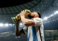 Soccer Football - FIFA World Cup Qatar 2022 - Final - Argentina v France - Lusail Stadium, Lusail, Qatar - December 18, 2022   Argentina's Lionel Messi kisses the trophy as he celebrates winning the World Cup REUTERS/Hannah Mckay